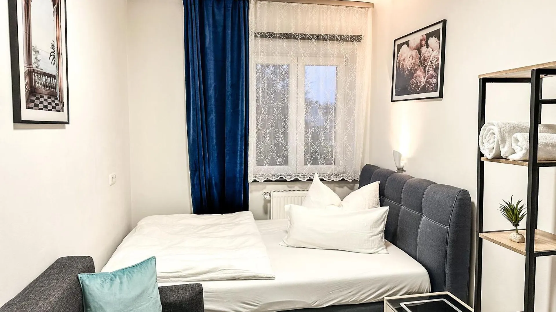Katies Apartments Augsburg - Zentral - 4 Zimmer - 7 Personen - 2 Parken - Nintendo Switch - Disneyplus - E-Kamin 0*,  Tyskland